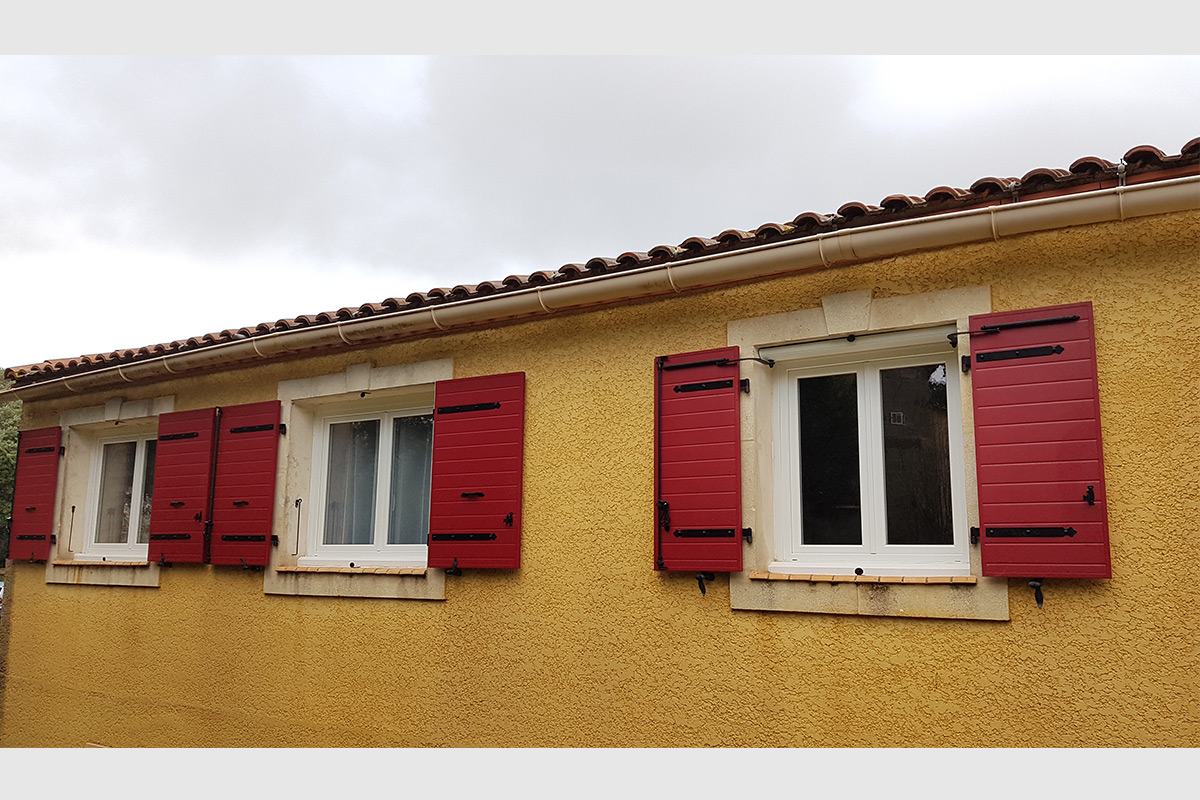 volet-battant-alu-rouge-motorise