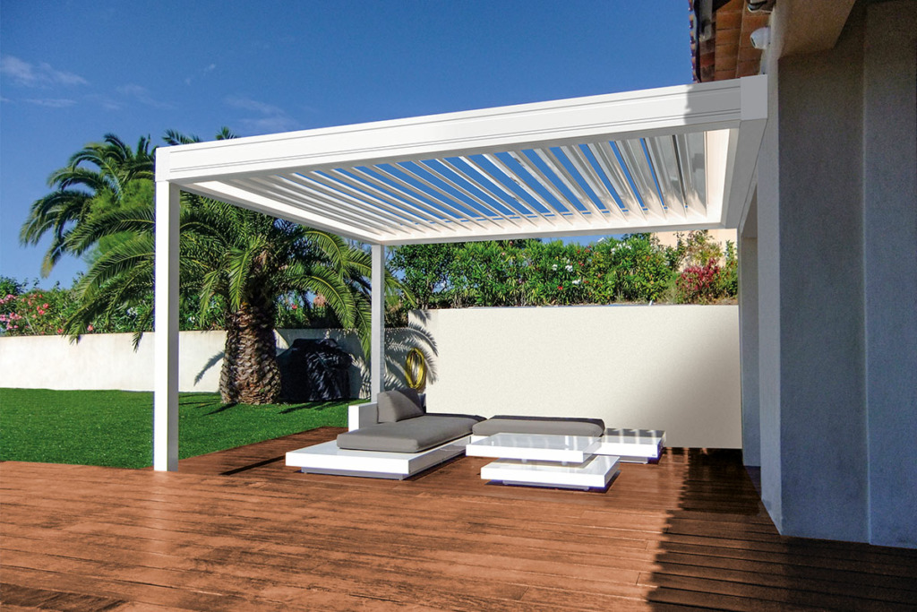Pergola bioclimatique blanche MATEST par GMA Fenêtres à Alès Pergola bioclimatique blanche MATEST par GMA Fenêtres à Alès